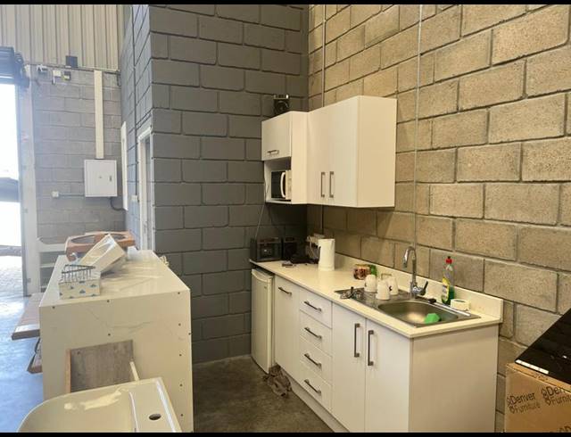 BUSINESS PROPERTY TO RENT IN FAIRVIEW